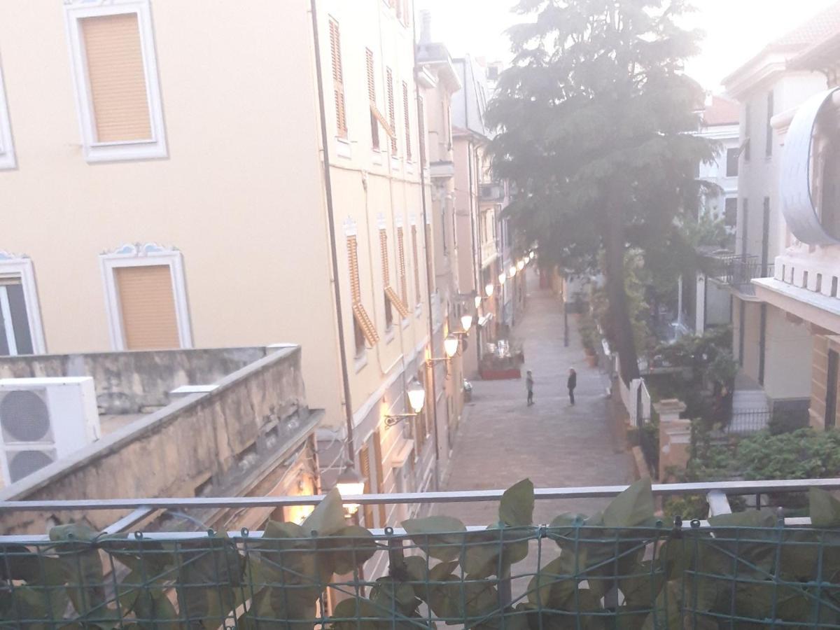 ヴァラッツェ La Terrazza Bed & Breakfast エクステリア 写真