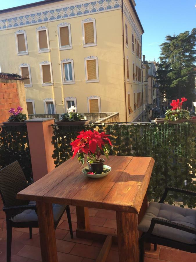 ヴァラッツェ La Terrazza Bed & Breakfast エクステリア 写真